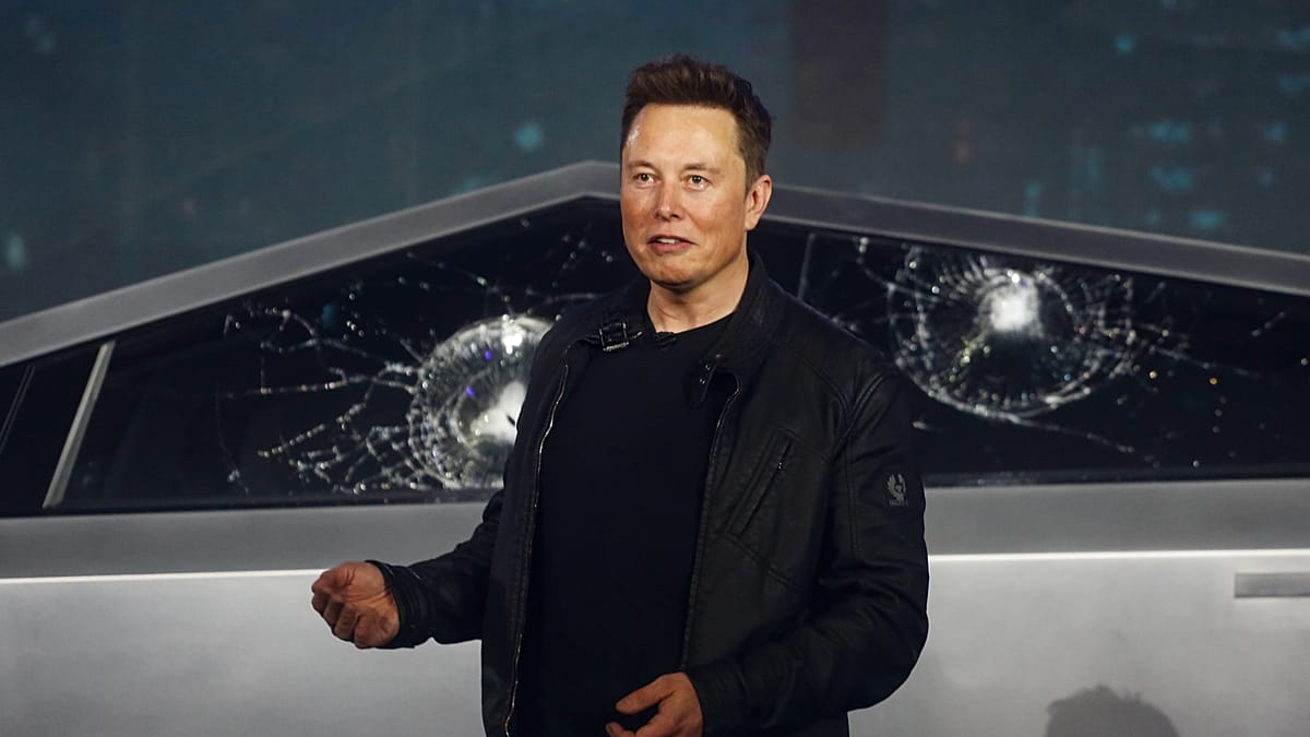 Илон Маск поддерживает слияние SpaceX и Tesla после выхода компании в плюс